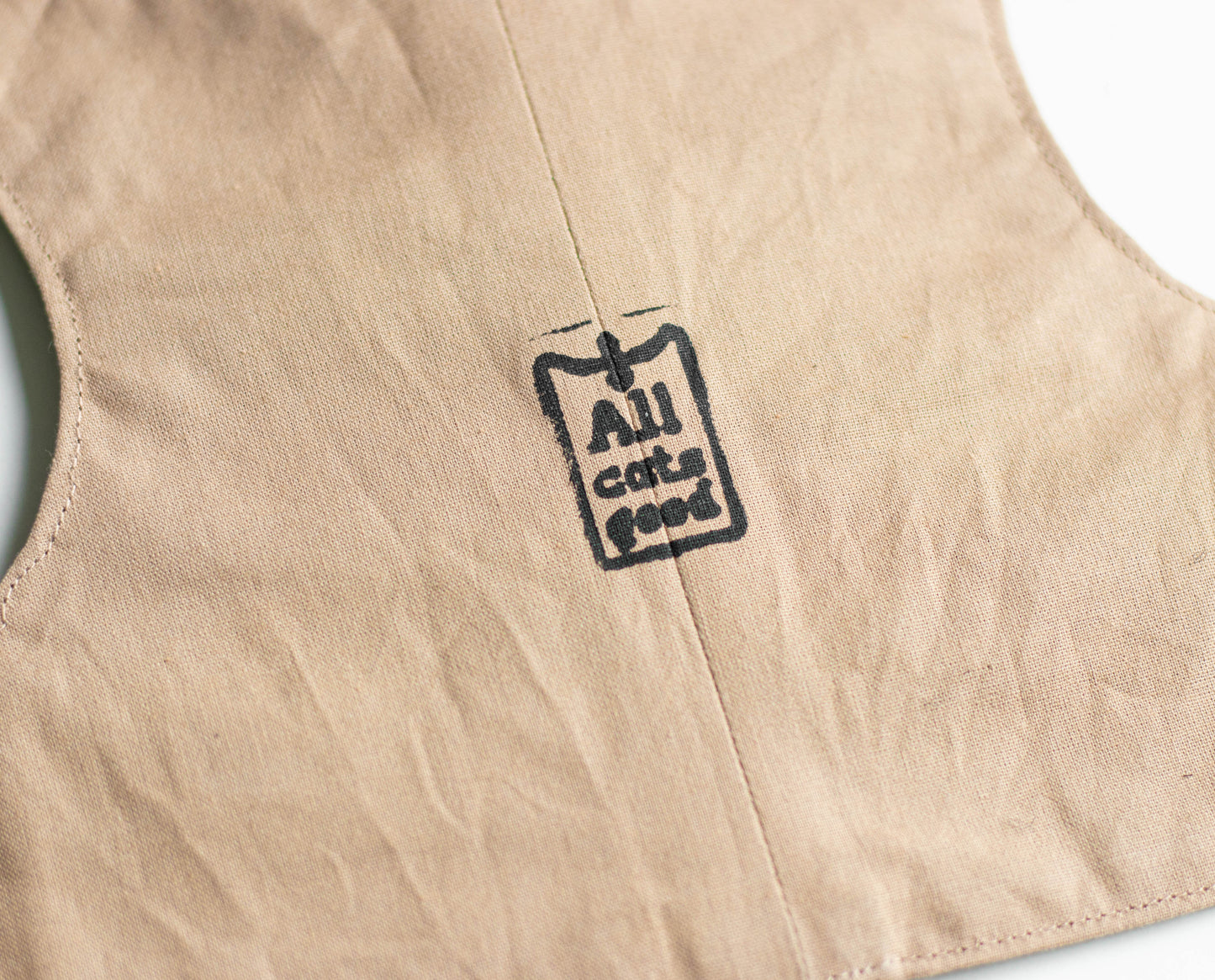 Escape proof Dark khaki Fishing vest. Custom-made Water-repellent Cat Harness with Pockets for GPS-tracker