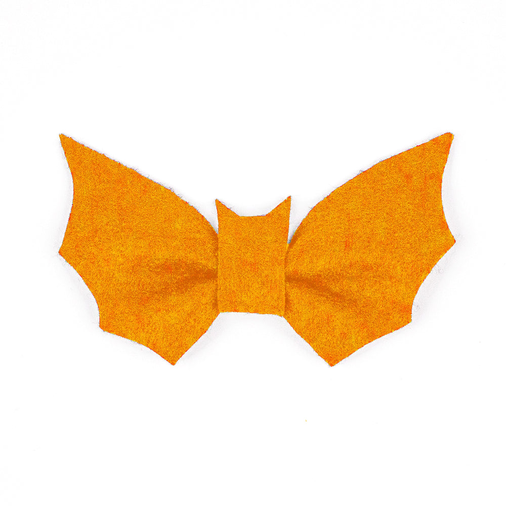 ONE size felt bow tie Bat-shaped, a must-have for every fashionable pet for Halloween party.