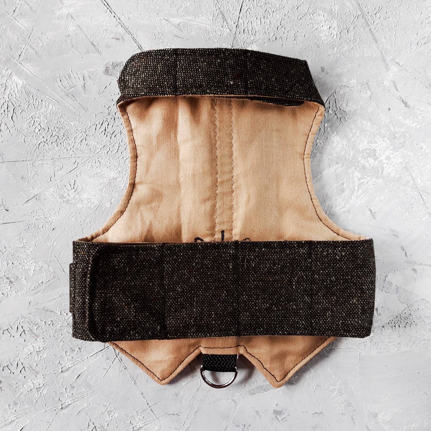 Inside View: Comfortable Lining of the Difficult to Escape Tweed Cat Harness - Ensuring a Secure & Cozy Fit. Shop with Confidence!