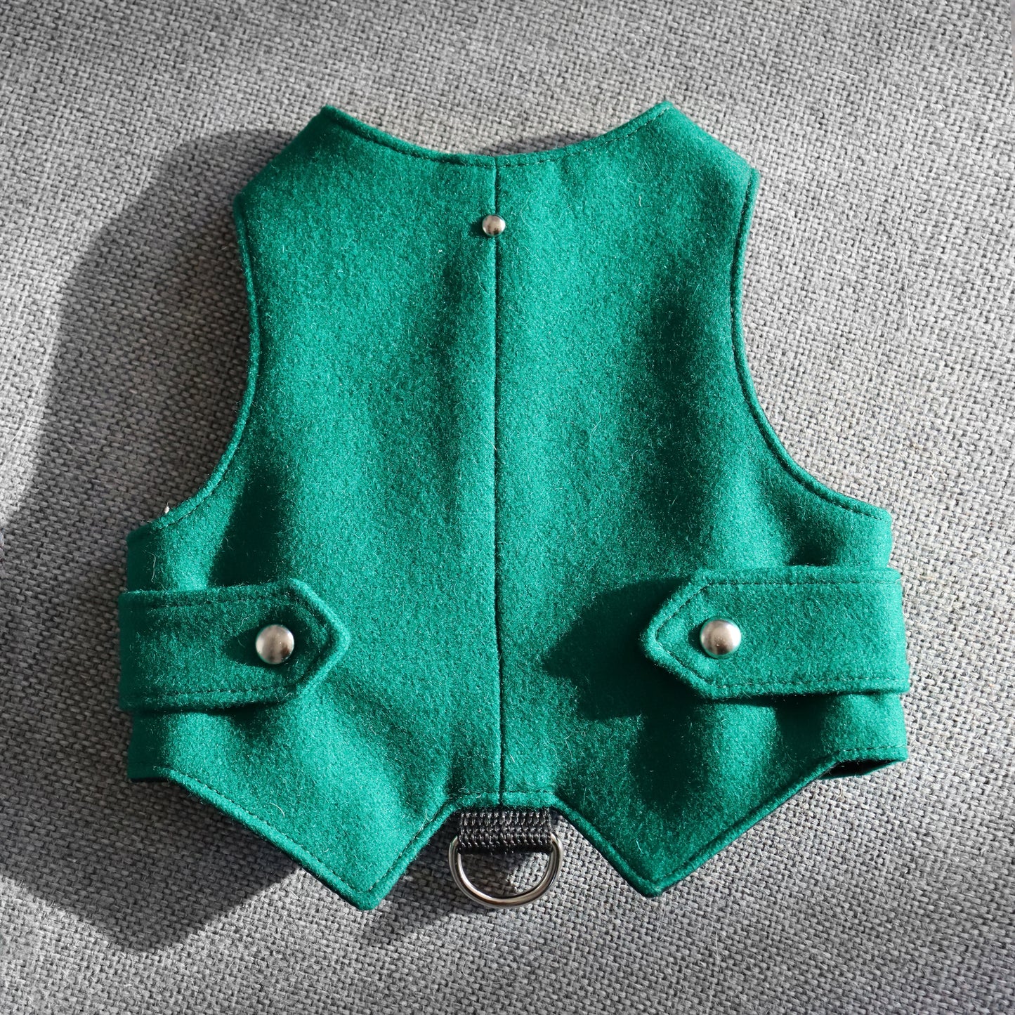 Difficult to escape green cat harness. Christmas vest