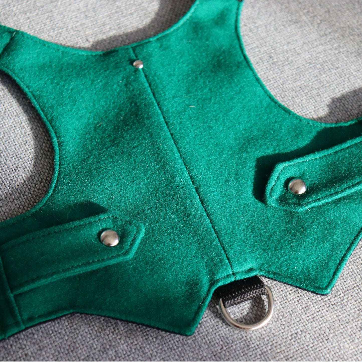 Difficult to escape green cat harness. Christmas vest