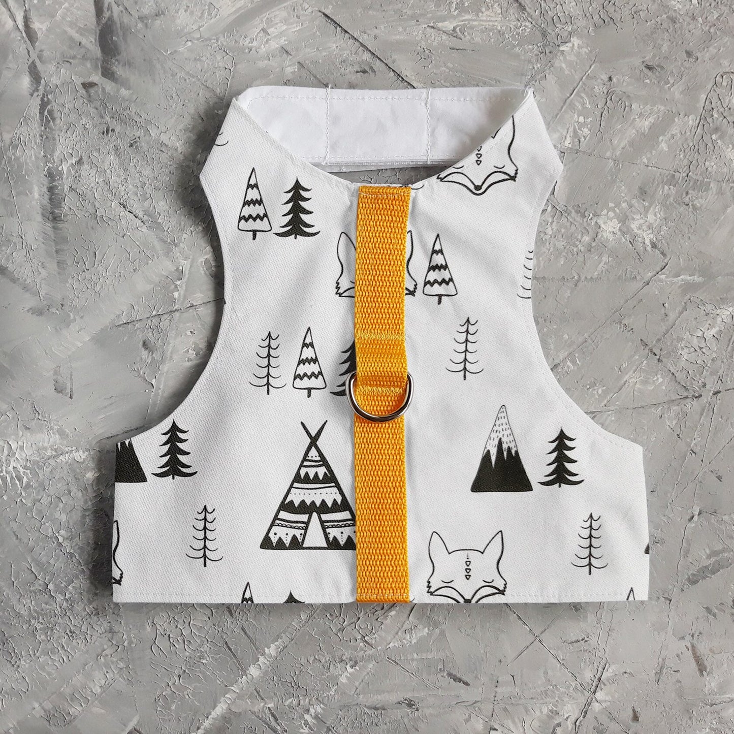 Difficult to escape and safety cat harness. Breathable cotton vest with foxes print