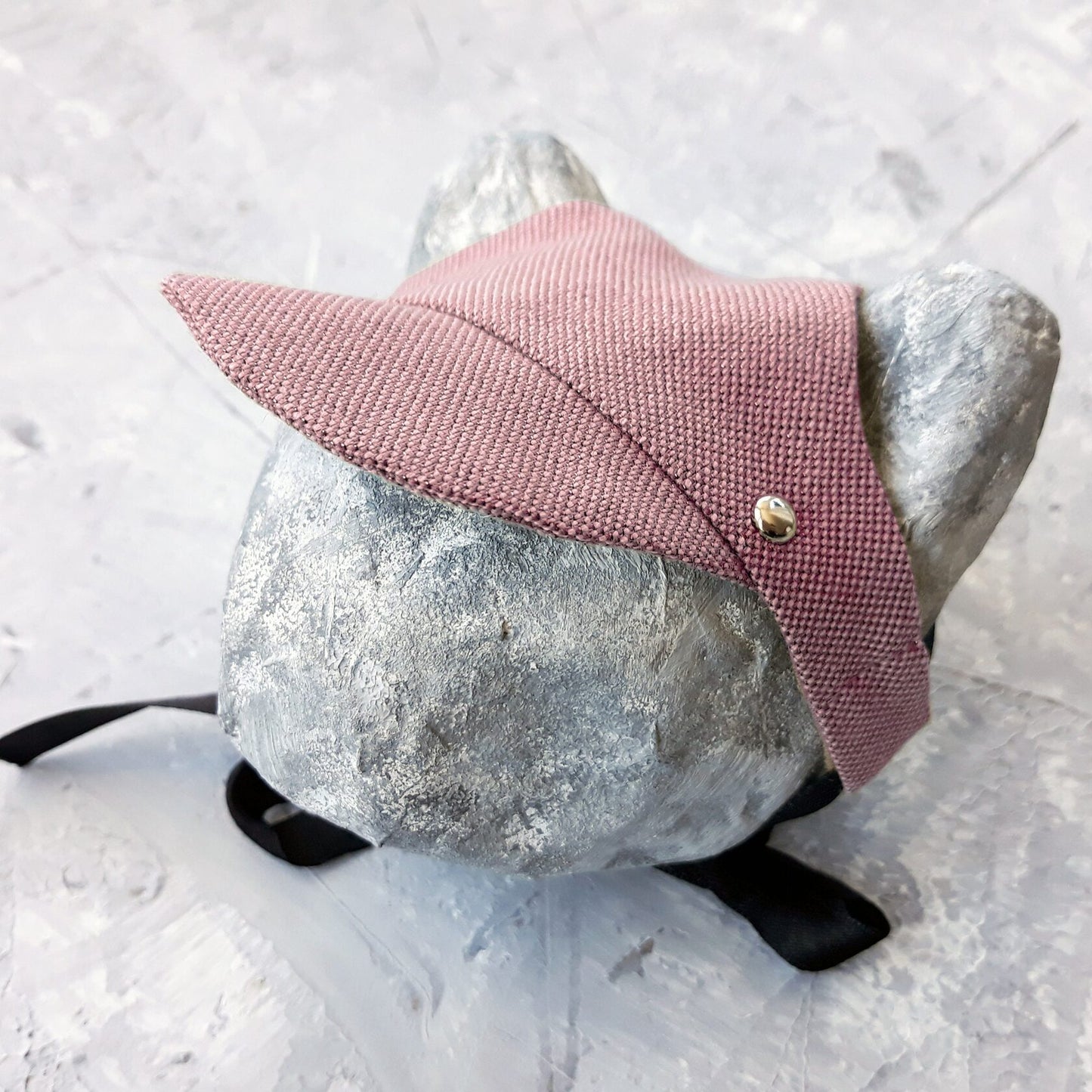 Classic pink hat for cat